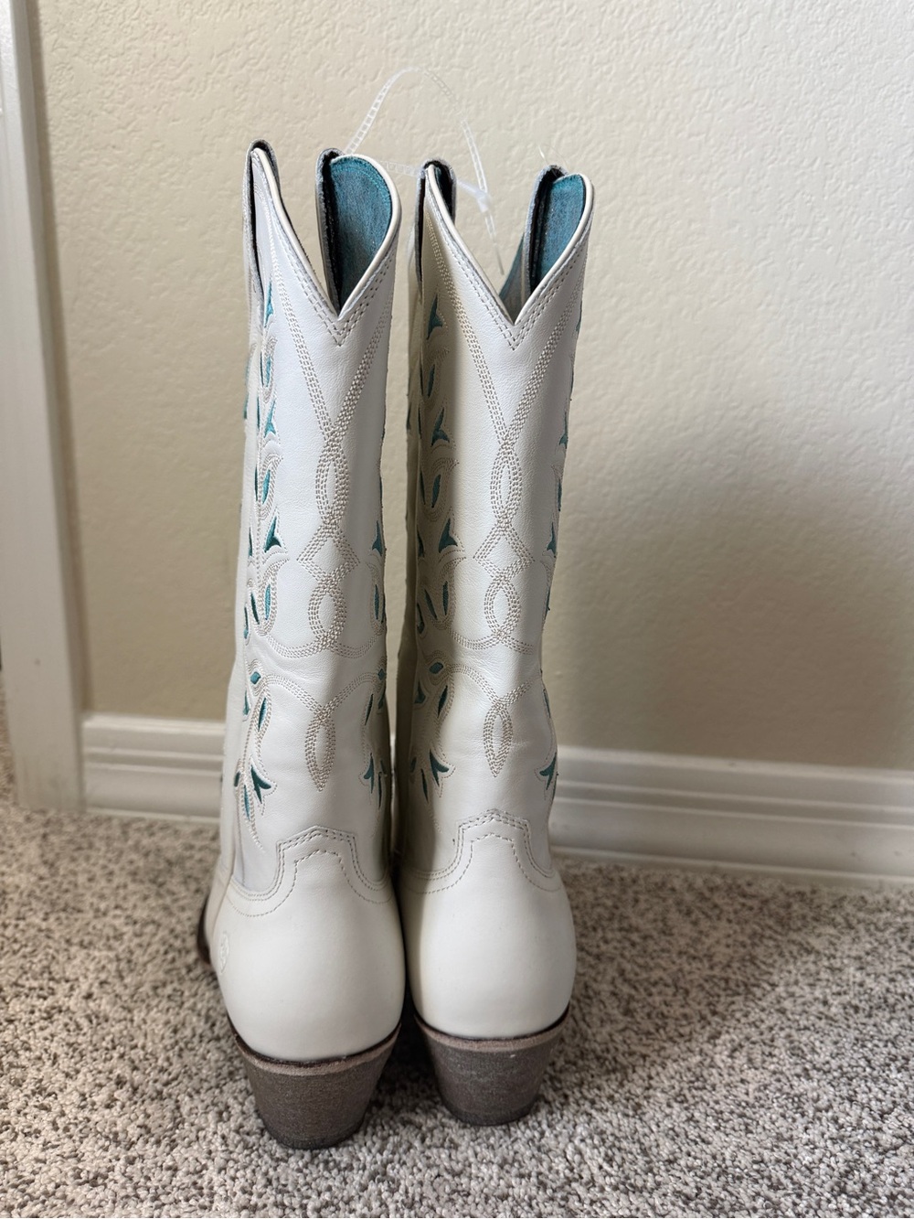 Ariat White Cowboy Boots with Teal Inlay NWT - Picture 3 of 5